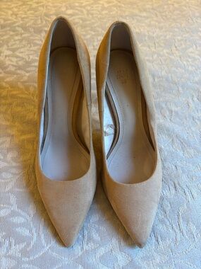 H&M Nude Pointed-Toe Suede Pumps